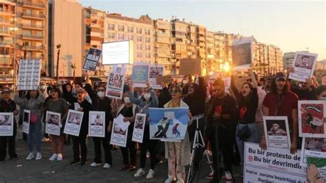 İ­z­m­i­r­’­d­e­ ­İ­r­a­n­l­ı­ ­K­a­d­ı­n­l­a­r­:­ ­­B­u­ ­P­r­o­t­e­s­t­o­ ­D­e­ğ­i­l­,­ ­D­e­v­r­i­m­­